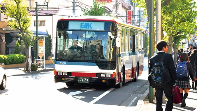 一日の流れ1: 朝の登校風景