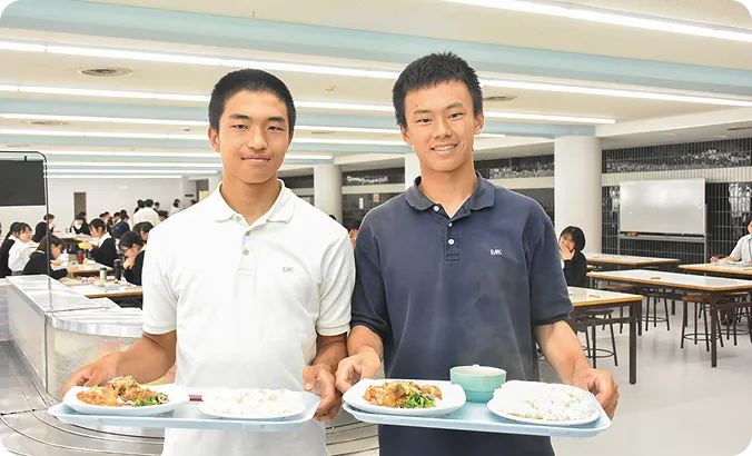 一日の流れ4: 給食タイムの様子