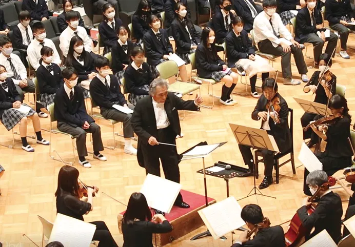 学校行事8: 芸術鑑賞会の様子